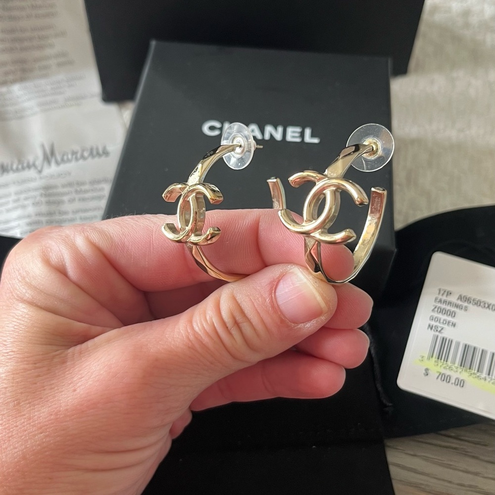 ❌SOLD❌CHANEL Authentic 17P Gold CC Logo Hoop Earrings - gently used! - Picture 13 of 14
